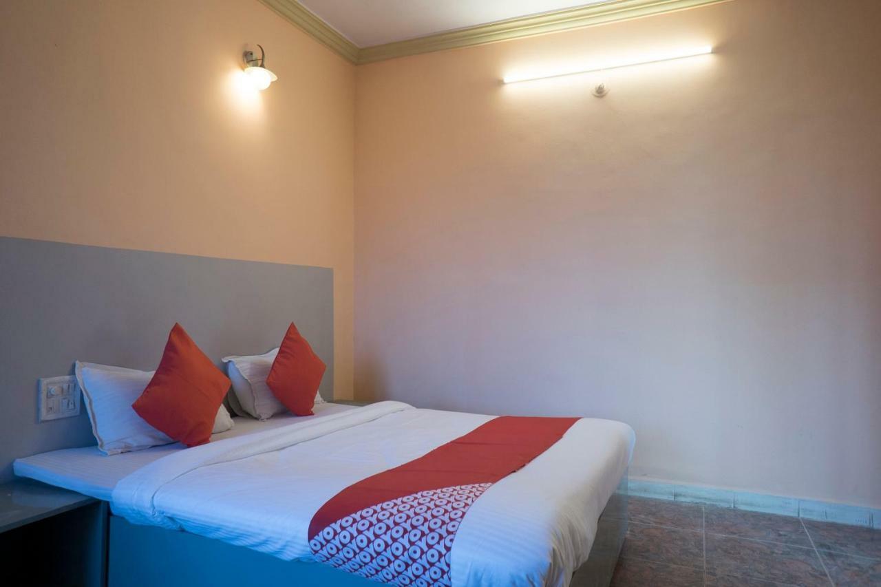 Oyo Flagship 37830 Hotel Aakar International Сатара Экстерьер фото