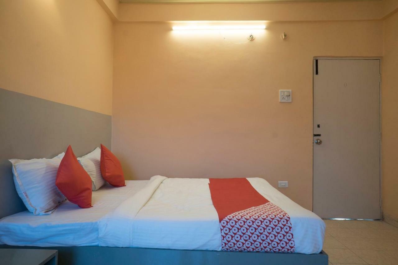 Oyo Flagship 37830 Hotel Aakar International Сатара Экстерьер фото