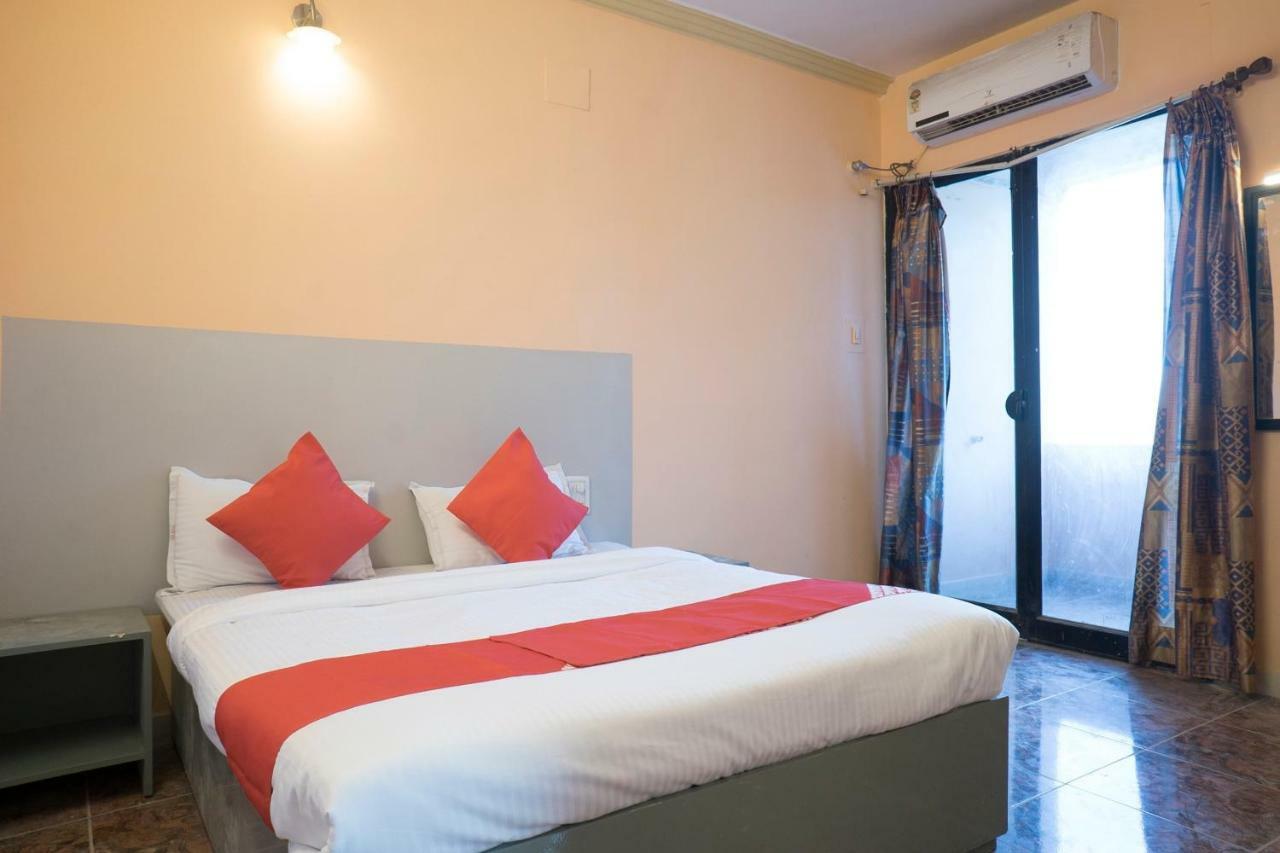 Oyo Flagship 37830 Hotel Aakar International Сатара Экстерьер фото